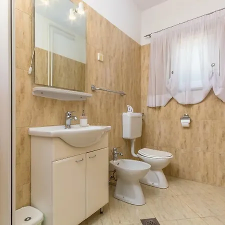 One-bedroom In Apartment Pazin